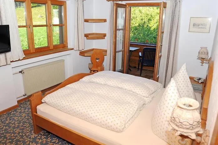 Bed & Breakfast Gaestehaus Nigg Eisenberg  Germany
